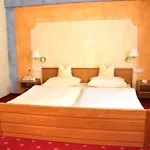 Hotel-garni Goldener Schwan Hotel 3*