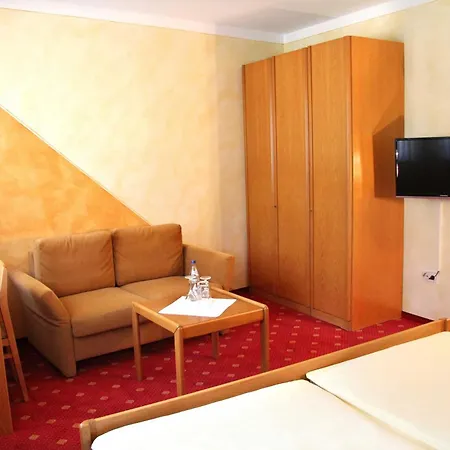 Hotel-garni Goldener Schwan Hotell